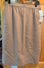NWT New Vintage Pendleton Authentic 100 Virgin Wool Skirt, Size 10 Khaki Color