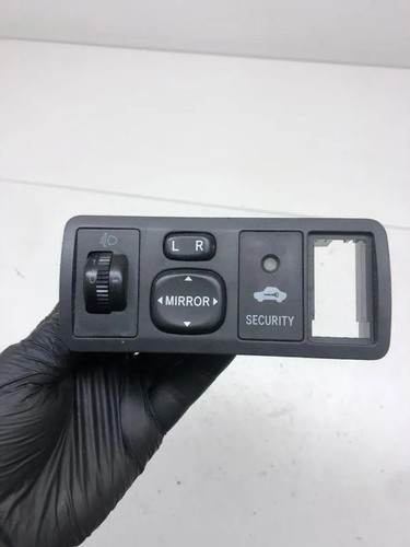 TOYOTA COROLLA E12 Spiegeleinstellschalter 183574 Diesel 2006 33825870