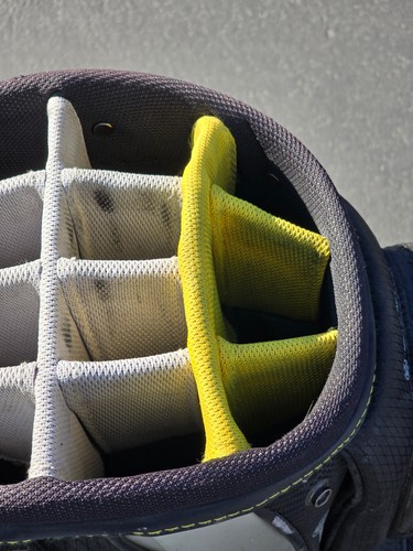 Bolsa de golf Nike Performance Cart 14 vías negra amarilla personalizada - Imagen 6 de 13