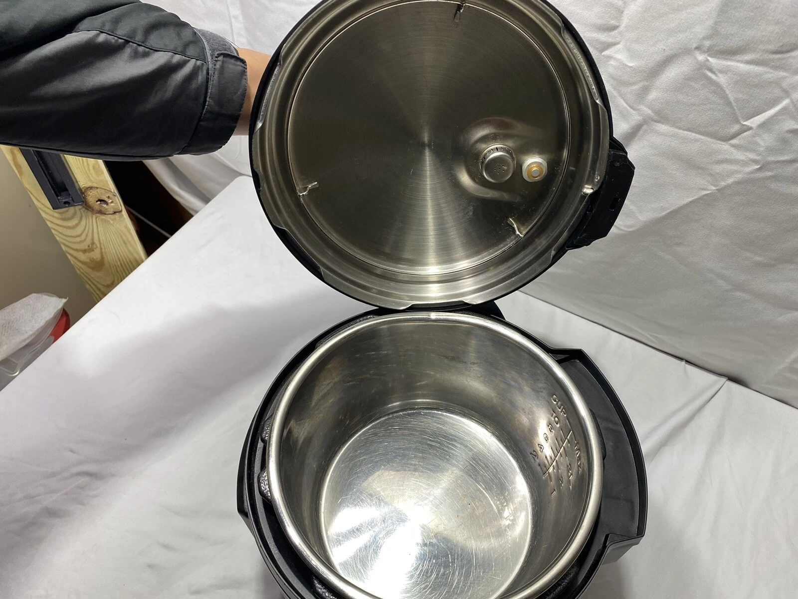 Instant Pot Lux IP-LUX50 5 Quart Pressure Cooker w/Manual & Recipes