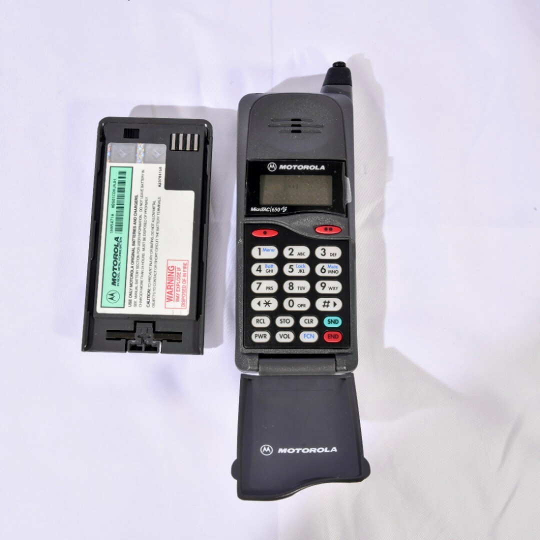 Vintage 1997 Motorola MicroTAC 650e Cellular Flip Phone NOS Open