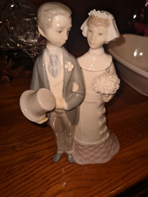 Lladro Bride and Groom Figurine