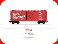 N Scale ***GREAT NORTHERN*** CIRCUS 40' Box Car, GN 19617 --- MICRO TRAINS 20186