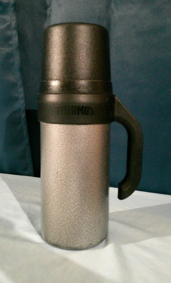 Thermos Stainless Steel Hammered metal Vacuum Sealed Bottle - Image 2 of 4