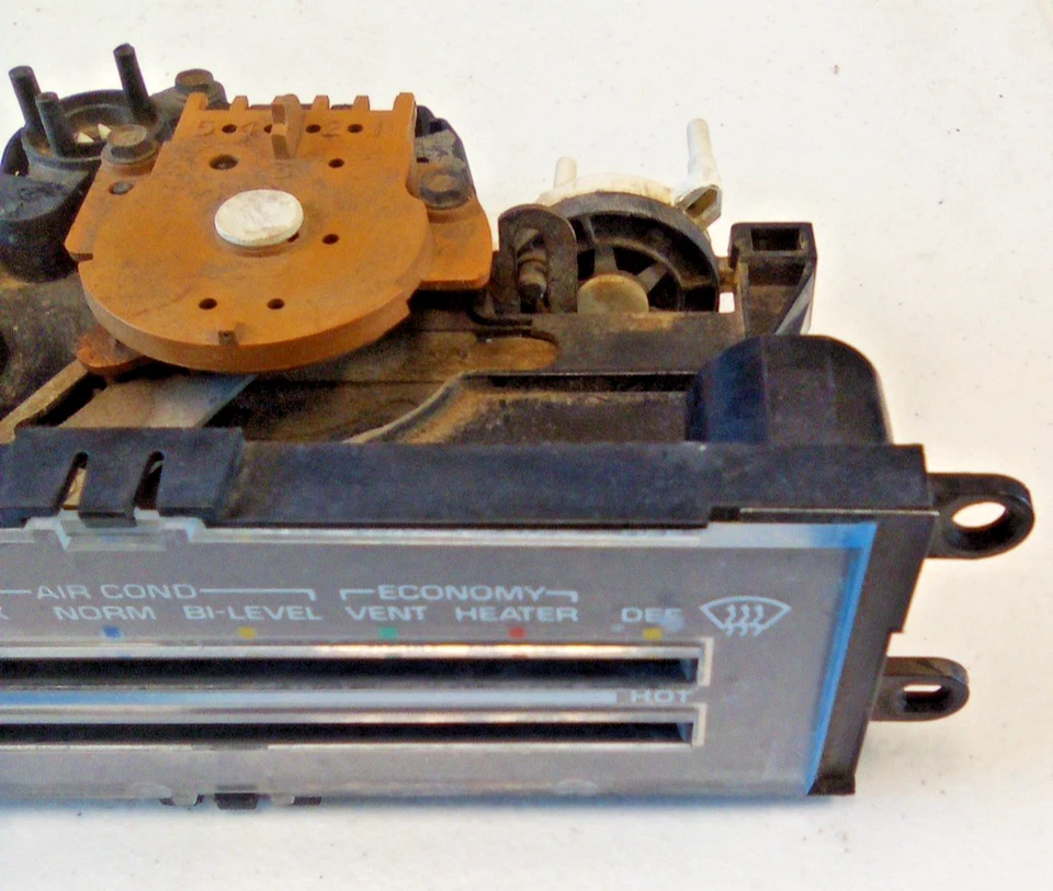 Unidad de control de clima de aire acondicionado Chevrolet Monte Carlo Cutlass 78-88 LOC-132ADG Foto 3 de 4