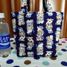 Handmade overlapping cat lunch bag tote bag for walks and convenience stores