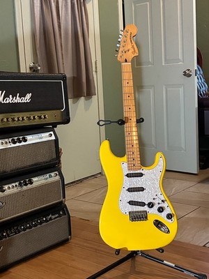 Fender Stratocaster  DLX LONE STAR STRAT MN OCT Guitar  w/hardshell case