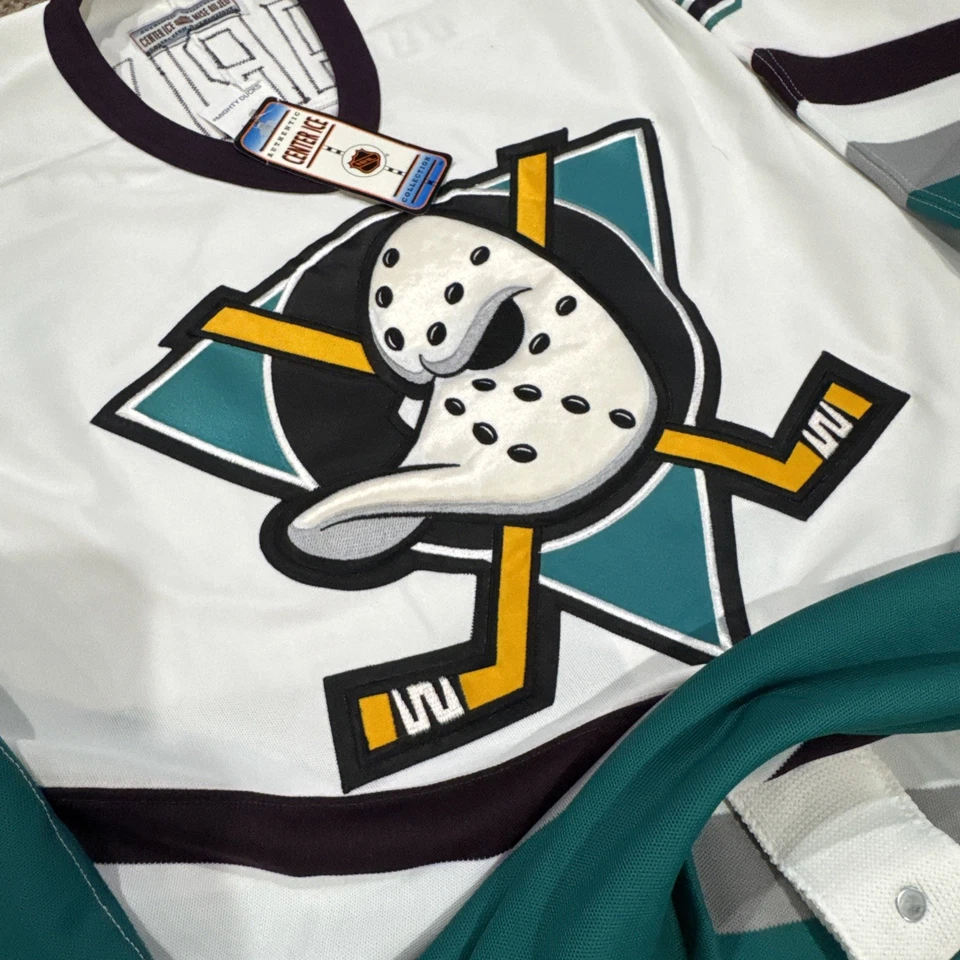 NUEVOS ETIQUETAS Paul Kariya Anaheim Mighty Ducks CCM Center Ice NHL Hockey Jersey Talla 52 Foto 2 de 4