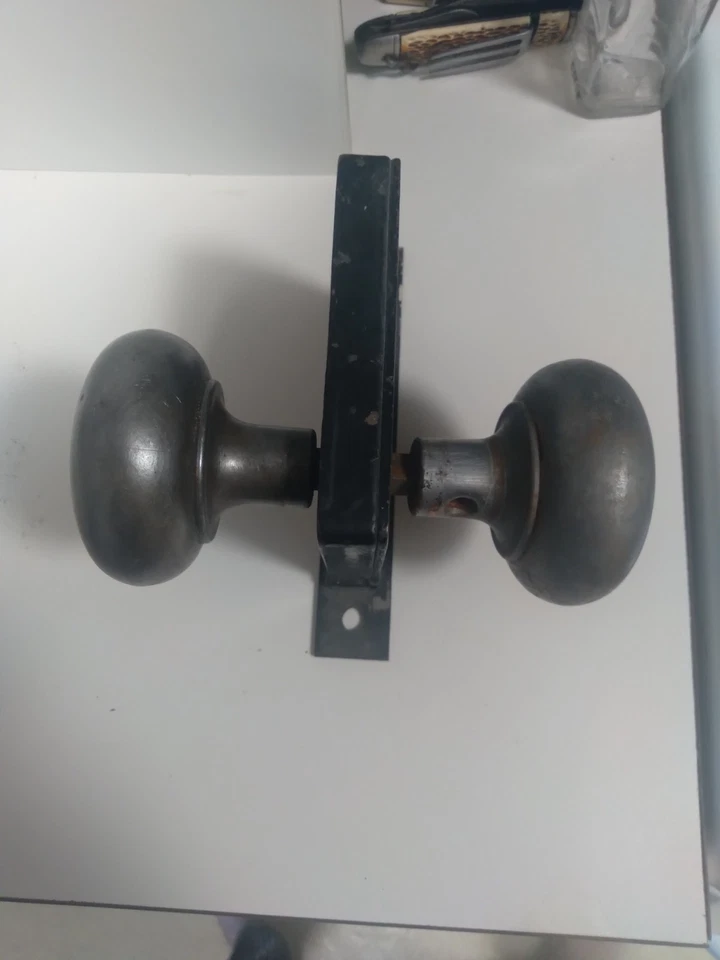 Antique door opener with knobs fully functional but no key Great decoration! - Image 4 of 4