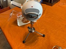 Blue Brand Snowball Microphone on Desktop Stand Recording Streaming Podcasting