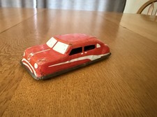 VINTAGE 1950s ARGO RED SEDAN TIN CAR TOY W/MOVING WINDOWS WORKS