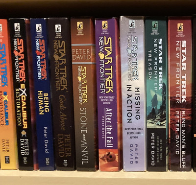 STAR TREK NEW FRONTIER & VANGUARD FROM MY COLLECTION -CHOICE- unread mint