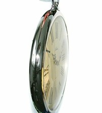 Horloge Murale Vintage 1970 – Design Montre Gousset – Étain – Allemagne – 24x31 Cm