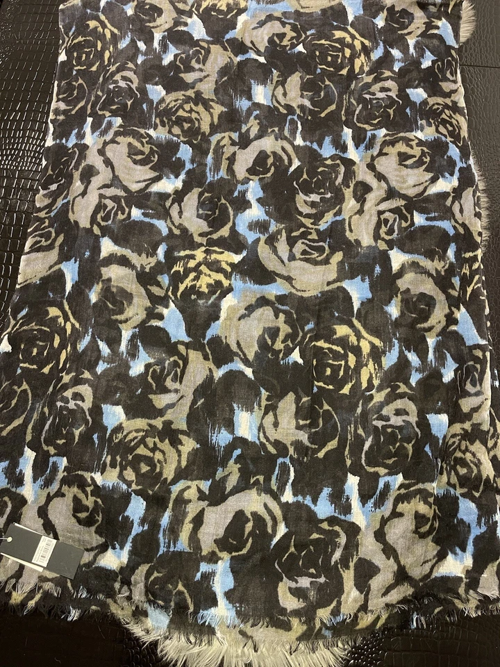 NWT Aqua Bloomingdales 100% Rayon Roses & Roses Floral Scarf Fringe Hem OS - Image 4 of 4