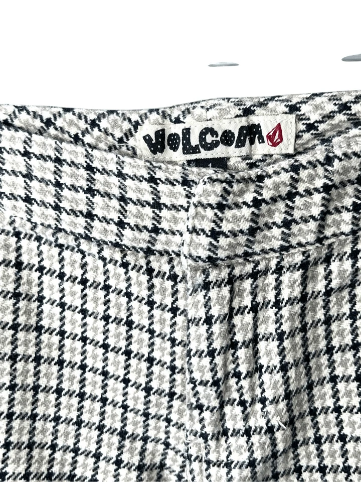 Vintage Y2K Women’s Volcom Beige Checker Shorts Size 1 - Image 3 of 4