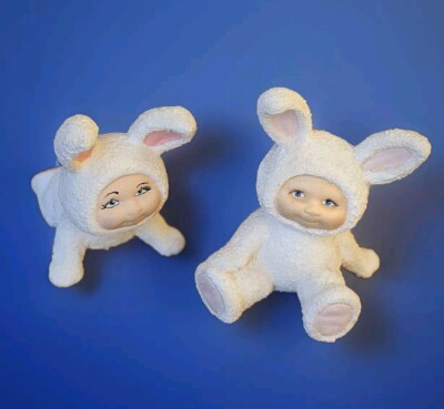 Vintage Easter Bunny Snow Baby Rabbits 2 Figurines Decor Scioto Ceramic Toddlers