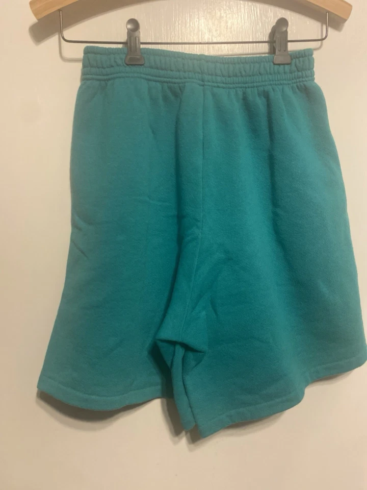Fruit Of The Loom Vintage Men's Green Fleece Shorts size Medium NWOT, pockets - Image 2 of 2