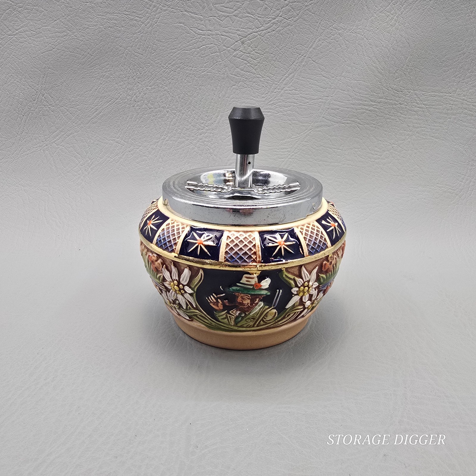 VTG Gerz German Pottery Mannheim Edelweiss Floral Design Rotary Ashtray 5.25"