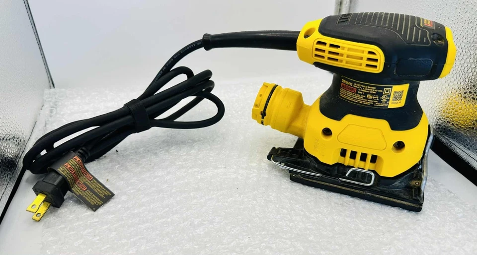 USED Dewalt DWE6411 1/4 Sheet Palm Sander- Missing Dust Bag - Image 3 of 3