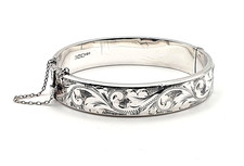 Vintage 1977 etched sterling silver hinged bangle/bracelet - Silver jubilee year