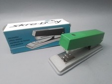 Skrebba,Stre-Boy Tacker,Bürohefter,grün mit Karton,70er Jahre