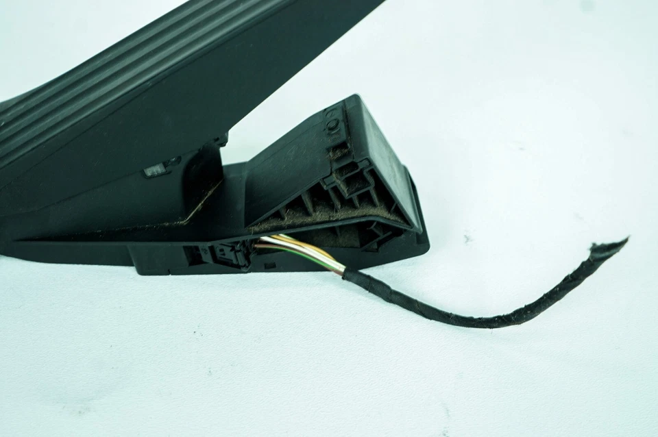 09-15 BMW 750i xDrive OEM Fuel Gas Accelerator Throttle Pedal 35406889822 5112 - Image 3 of 4