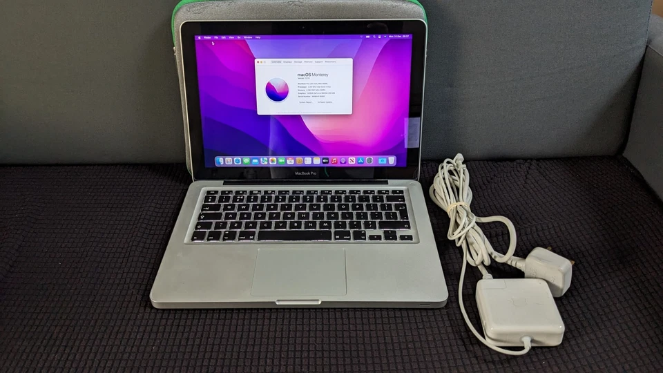 Apple MacBook Pro 13" - 8GB RAM 240GB SSD Intel Core 2 Duo - Monterey OS - Image 2 of 4