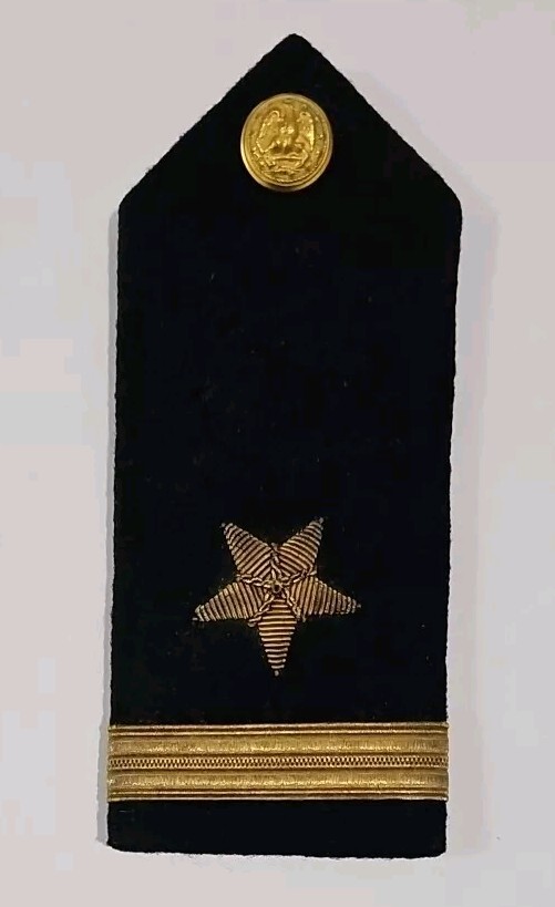 WW2 USN US Navy Ensign Shoulder Board (1) GEMSCO Bullion Star