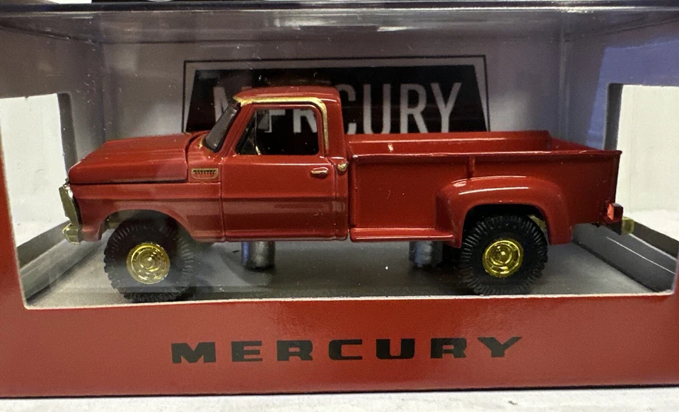 Máquinas M2 Auto-Thentics Serie 95: 1967 Mercury M-100 Personalizado 4x4 Chase R95 Foto 2 de 4