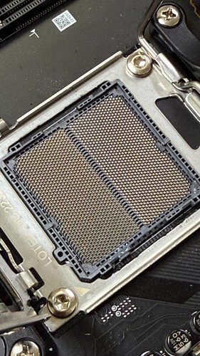 MSI X670E CARBON WIFI AM5 – Ryzen 9000 Ready – Boxed + All Accessories - Picture 7 of 12