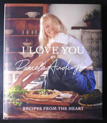 Pamela Love アートブック Pamela Anderson Launches Book Tour for Memoir Love, Pamela