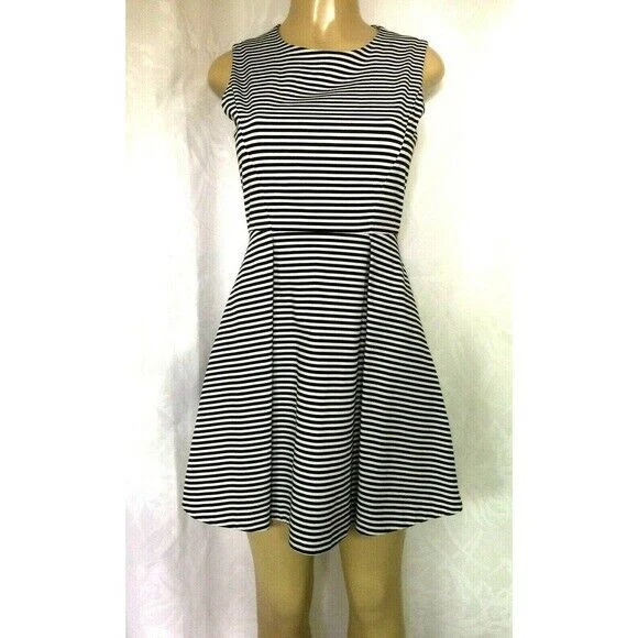 Abito Kate Spade a righe bianco nero aderente e svasato senza maniche mini girocollo XS 2