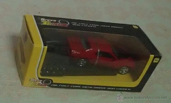 Coche de metal: Dodge Challenger 2006 - 10 cm de largo. Con lanzador