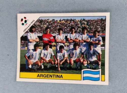 FIGURINA SQUADRA ARGENTINA CON MARADONA N. 117 ITALIA '90 WORLD CUP PANINI 1990