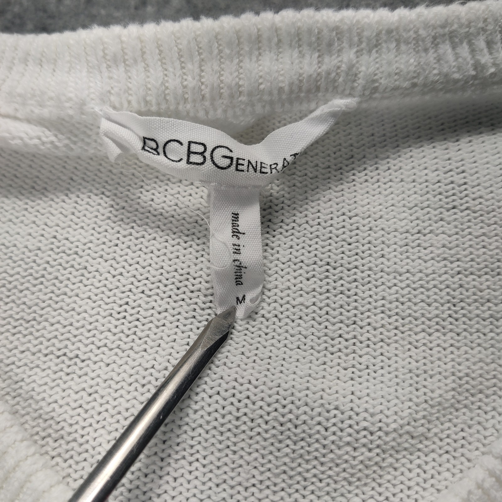 BCBGeneration Sweater Womens Medium Pullover V Ne… - image 4