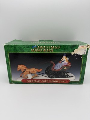 Lemax Porcelain Cozy Sleigh Ride #53158 1995 w/ Box   Damaged / For Repair