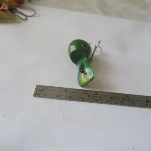 FISHING LURE UBANGI 2" VINTAGE BAIT GREEN & BLACK AND YELLOW SPOTS - Picture 2 of 4