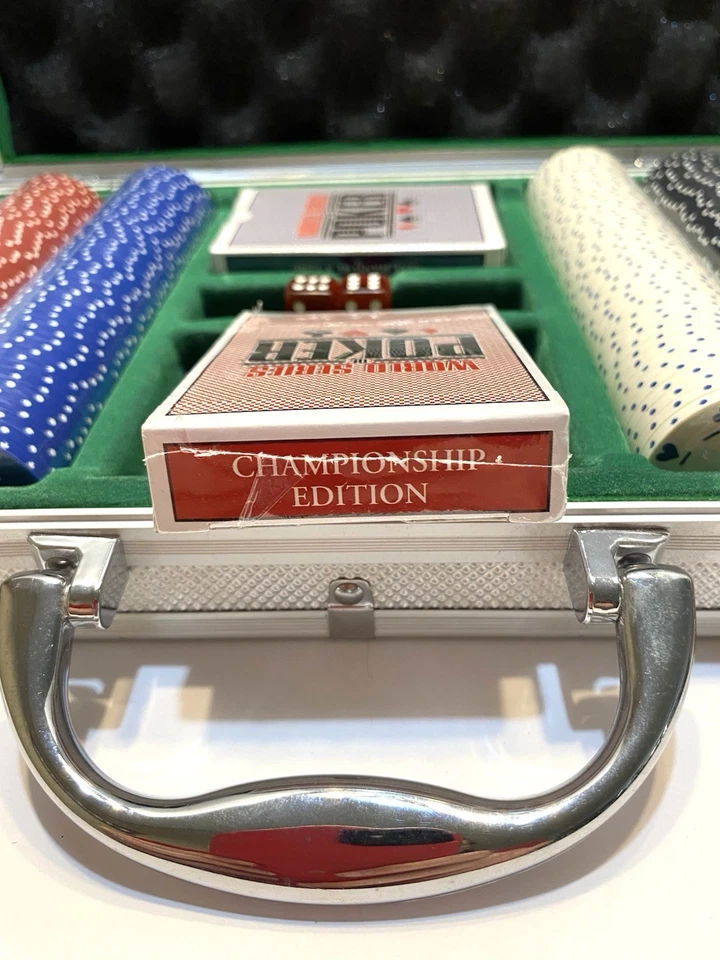 Excalibur World Series Poker Set 2 Decks Of Cards 2 Dice And Chips In Metal Box - Image 4 of 4