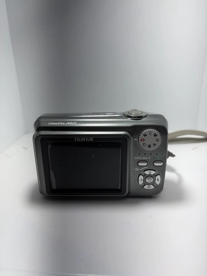 Fujifilm FinePix A825 Digitalkamera 8,3 MP 4x Zoom 2,5" Blitz AA Silber Vintage - Bild 3 von 4