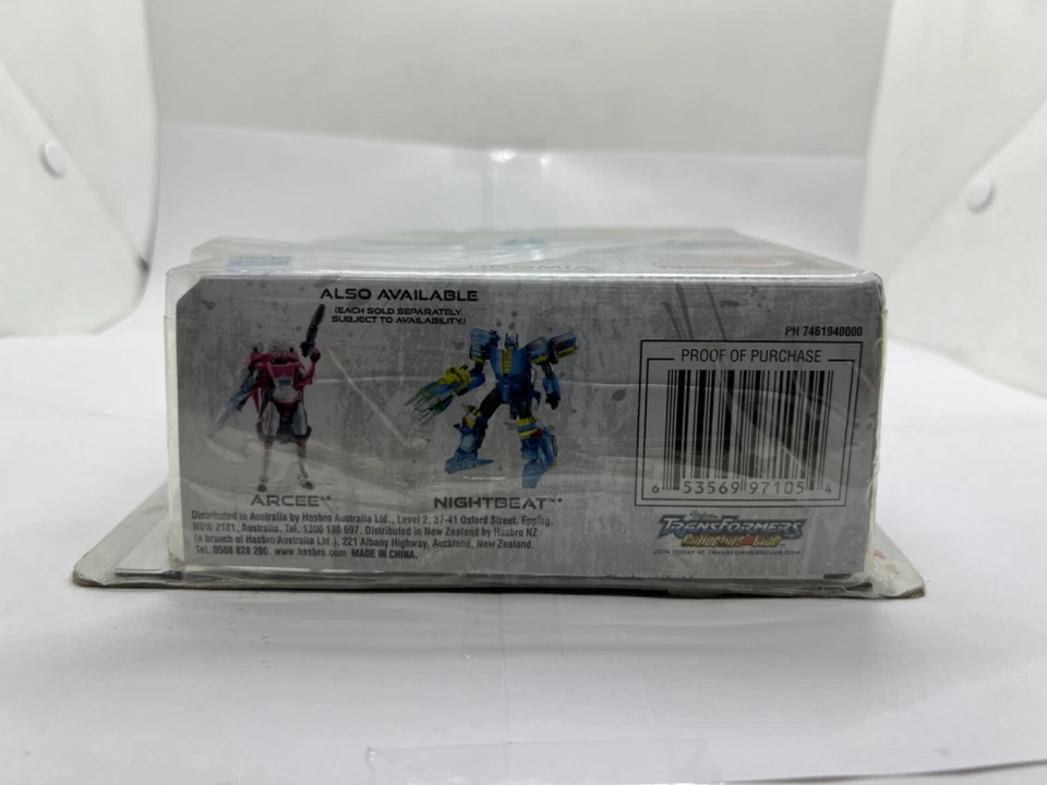 Hasbro Transformers Generations Chromia 2014 Autobot Figure IDW Comic Book - Image 3 of 4