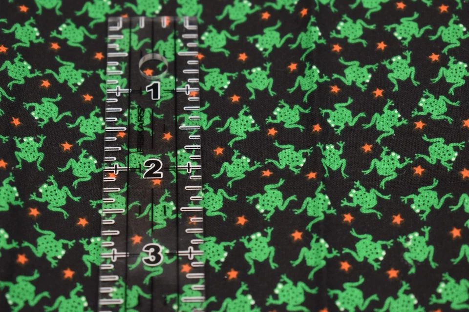 COTTON FABRIC NOVELTY FQ green frogs RED STARS black small print KESSLERS - Image 2 of 2