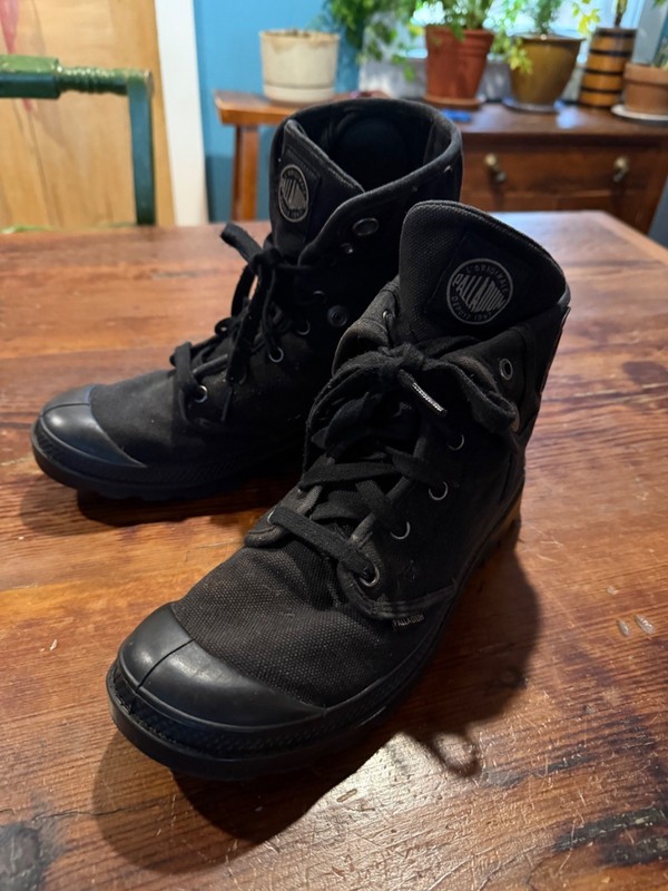 Palladium canvas boots women 9.5