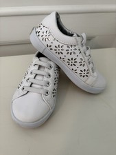 Janie and Jack Girls 8 Toddler White Leather Silver Cutout Eyelet Sneaker