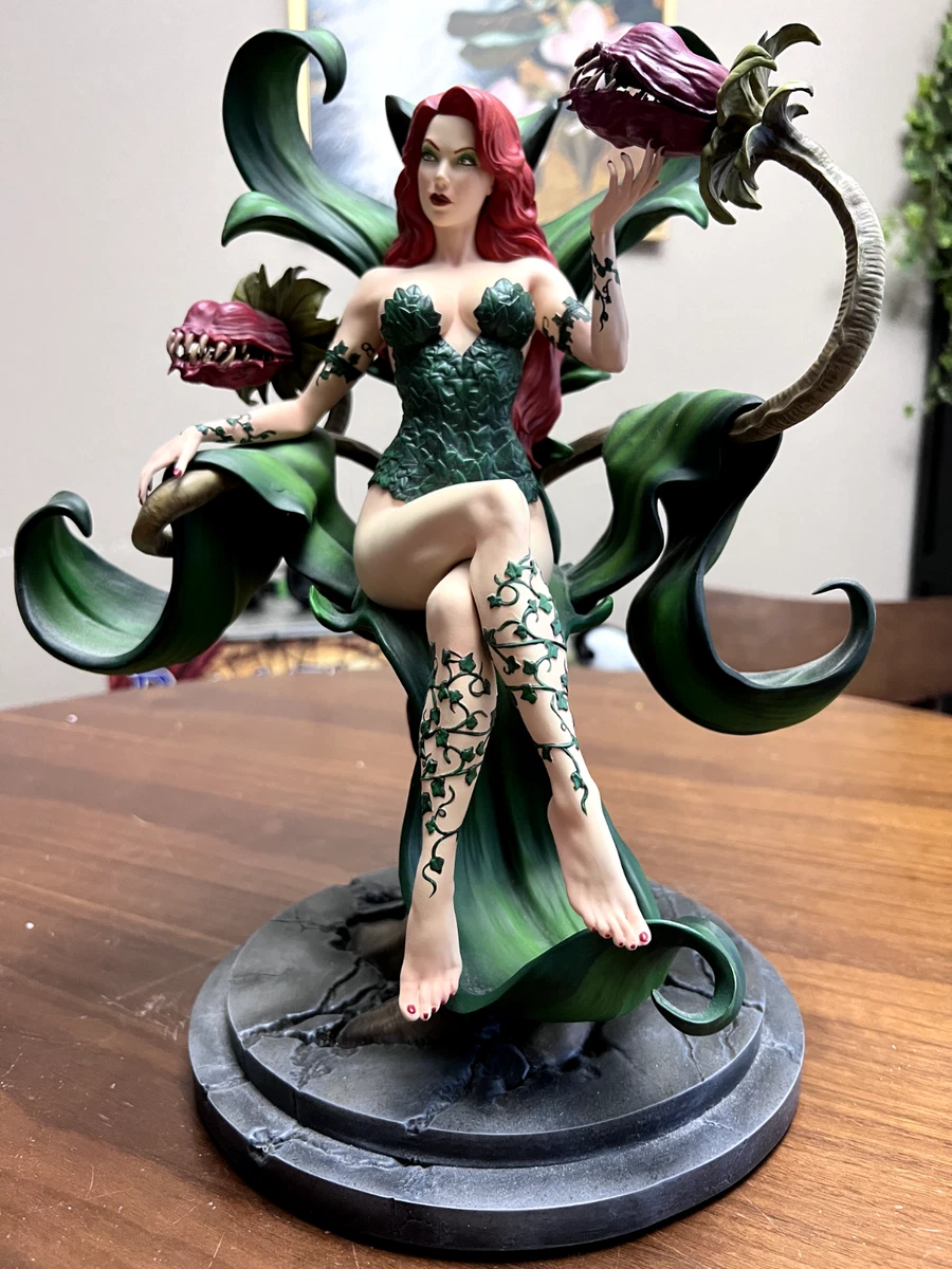 Sideshow Collectibles Poison Ivy Comic Book & Manga Collectible