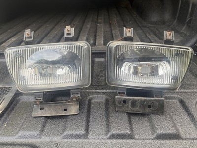 Discovery 2 OEM Pair Of Working Fog Lights and Original Hardware For Land Rover