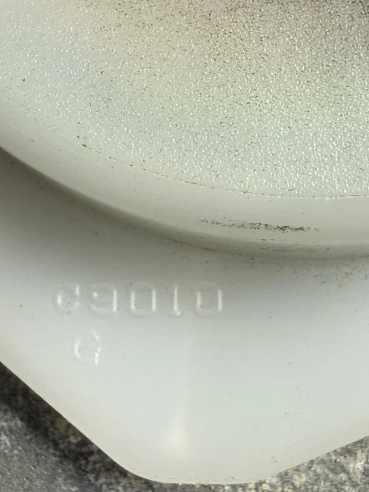 2003-2009 Nissan 350Z Coupe Driver Front Seat Belt Assembly OEM 86885-CF60A - Image 4 of 4