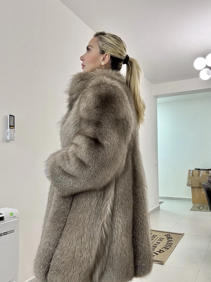 L Silver Fox fur coat - Image 2 of 4