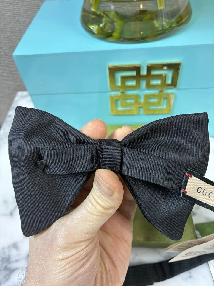 NUEVO CON ETIQUETAS Auténtica Pajarita Gucci Para Hombre Grande Negra Seda Nueva en Caja Wil con Gucci Foto 3 de 4