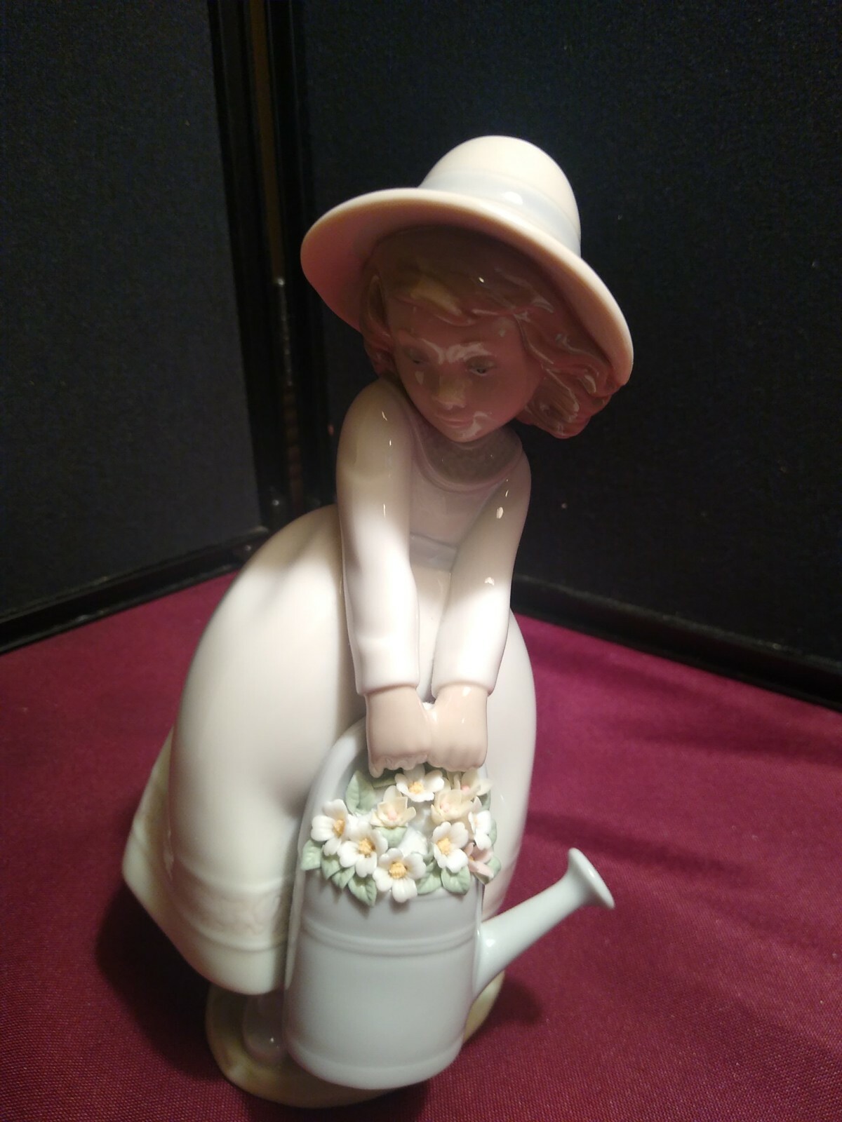 Lladro Springtime Fun Retired. #6876 -2 Missing a few flowers. Klasyczne popularne, tanie