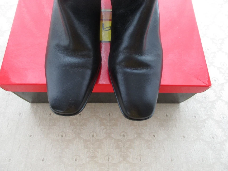 Botas al tobillo Talbots Layla de cuero negras de tacón bajo con acento de hebilla, talla 8,5 Foto 2 de 4